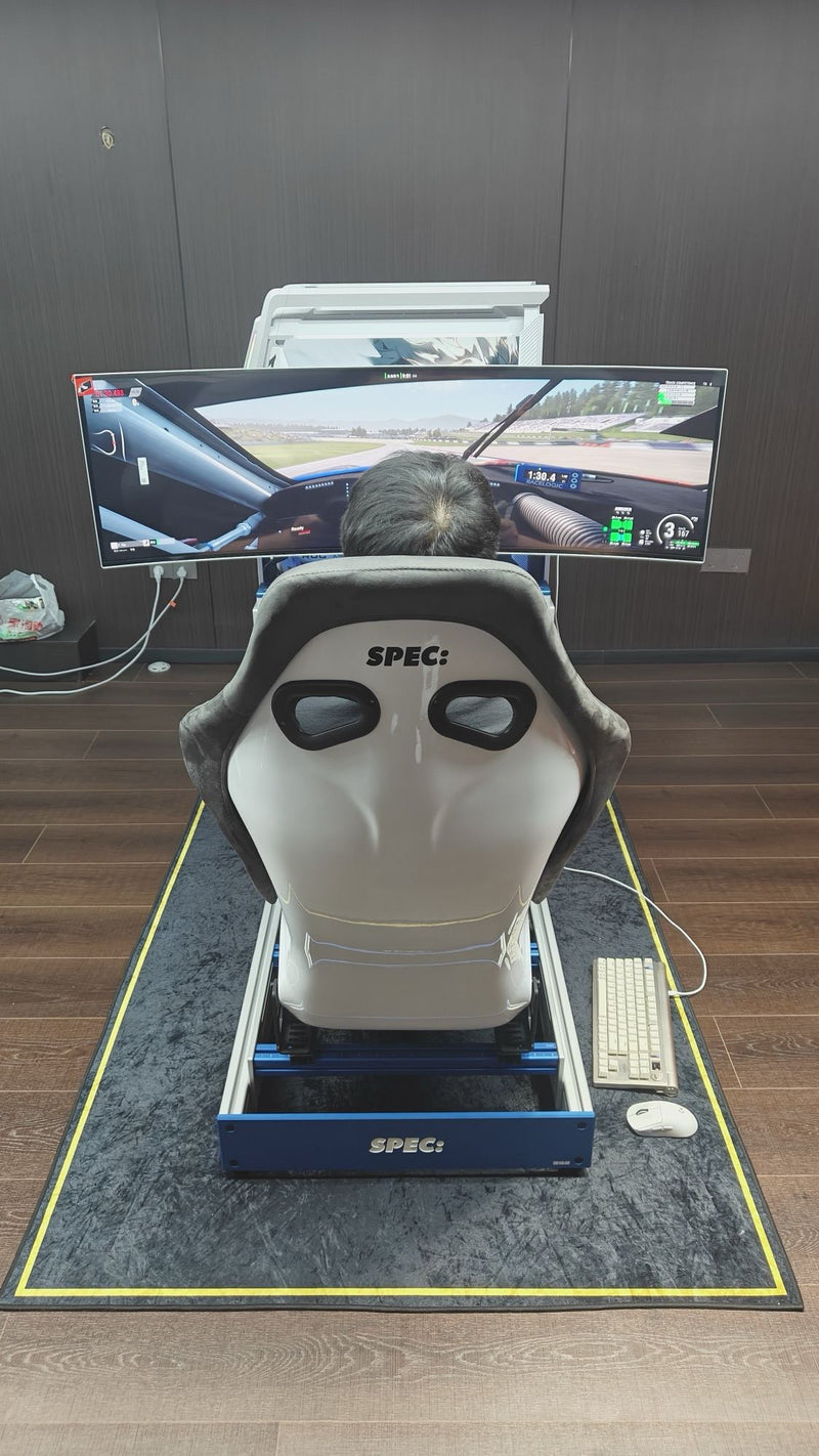 A blue and white rig with a curved monitor running a race, built for a client in Hangzhou